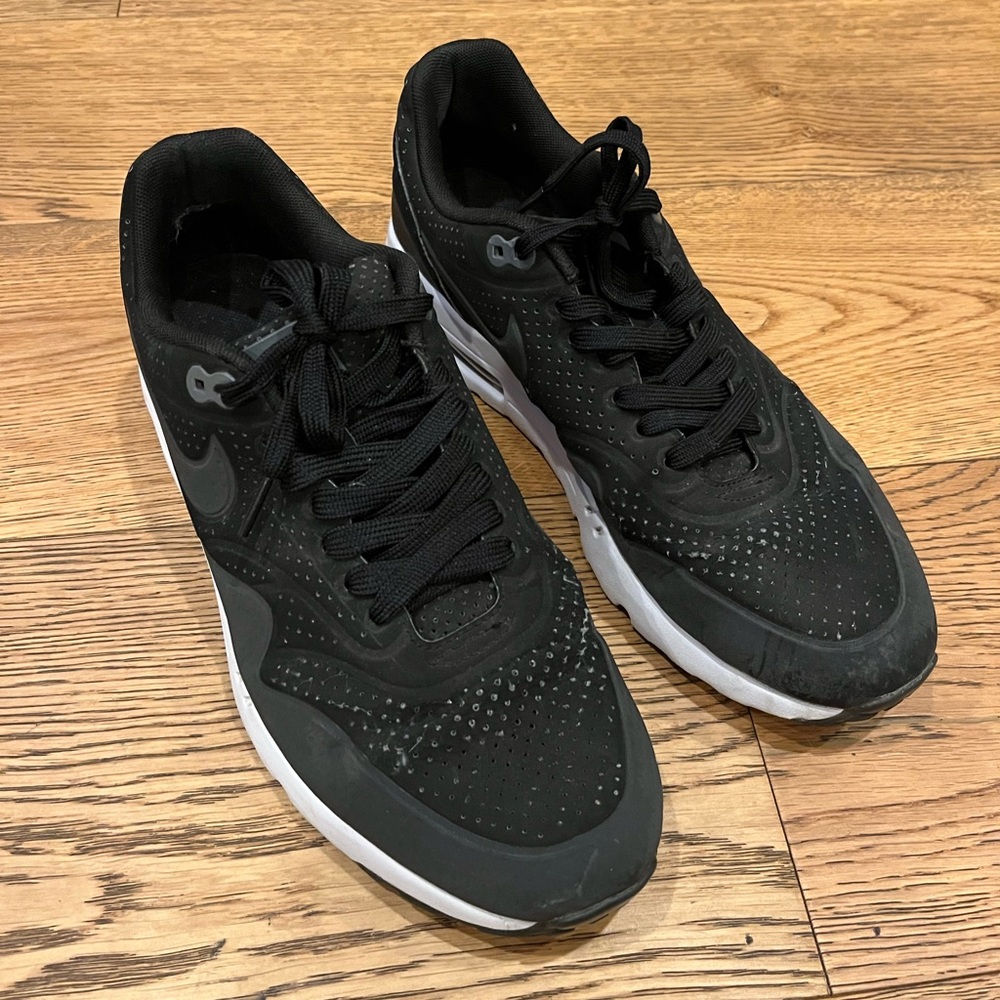 Nike Men’s Black Air Max 1s